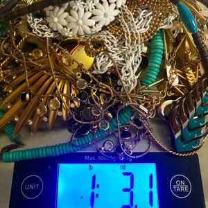 🔥🔥SOLD🔥🔥Mixed lot of vintage to now necklaces.